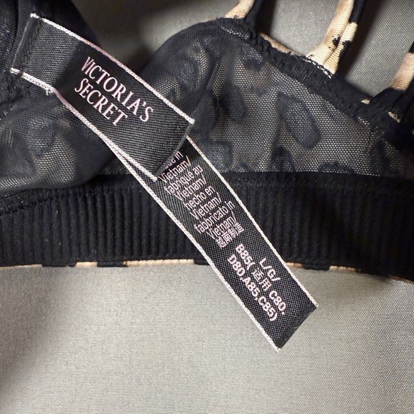 Victoria's Secret Sports Bra Minimal Support Leopard Strappy Cross Back Large - Picture 8 of 13